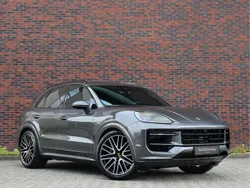 Zilver, metallic lak Gebruikt 2024 Porsche Cayenne Sport SUV | € 129.950