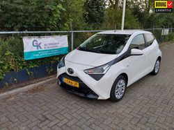 Wit Gebruikt 2021 Toyota Aygo X-play Hatchback | € 11.450 (Eerlijke prijs)