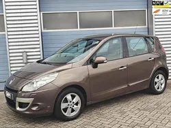 Bruin Gebruikt 2011 Renault Scénic III Dynamique MPV | € 5.850 (Goede deal)