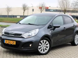 Grijs Gebruikt 2013 Kia Rio Comfort Hatchback | € 6.999 (Eerlijke prijs)