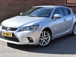 Grijs, metallic lak Gebruikt 2015 Lexus CT200h Luxury Line Hatchback | € 9.949 (Goede deal)