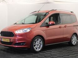 Rood Gebruikt 2015 Ford Tourneo Courier Titanium MPV | € 7.450 (Eerlijke prijs)