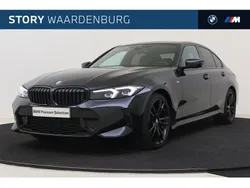 Zwart, metallic lak Gebruikt 2023 BMW 320 M Sport Sedan | € 43.900 (Duur)