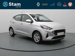 Grijs, metallic lak Gebruikt 2022 Hyundai i10 Comfort Hatchback | € 15.490 (Eerlijke prijs)