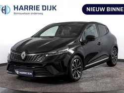 Zwart Gebruikt 2024 Renault Clio V Techno Hatchback | € 20.995 (Eerlijke prijs)