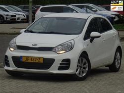 Wit Gebruikt 2016 Kia Rio Hatchback | € 7.999 (Eerlijke prijs)