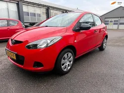 Rood, metallic lak Gebruikt 2009 Mazda 2 Hatchback | € 2.950 (Eerlijke prijs)