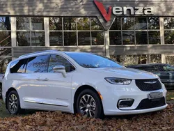 Wit Nieuw 2025 Chrysler Pacifica SUV | € 92.999 (Eerlijke prijs)