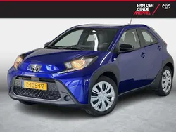 Blauw Gebruikt 2024 Toyota Aygo Play Hatchback | € 17.950 (Eerlijke prijs)