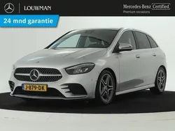 Grijs Gebruikt 2020 Mercedes B180 AMG line MPV | € 25.950 (Eerlijke prijs)