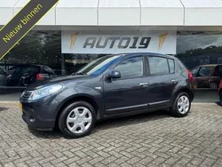 Grijs Gebruikt 2009 Dacia Sandero Lauréate Hatchback | € 2.419 (Eerlijke prijs)