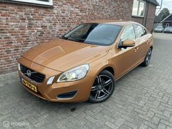 Oranje Gebruikt 2012 Volvo S60 Summum Sedan | € 9.999 (Eerlijke prijs)