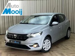 Grijs, metallic lak Gebruikt 2022 Dacia Sandero Expression Hatchback | € 12.950 (Super prijs)