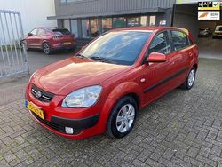 Rood Gebruikt 2008 Kia Rio Hatchback | € 2.500 (Eerlijke prijs)