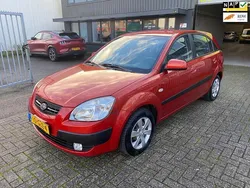 Rood Gebruikt 2008 Kia Rio Hatchback | € 2.850 (Eerlijke prijs)