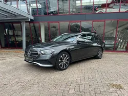 Grijs Gebruikt 2021 Mercedes E300 Business Stationwagen | € 35.950 (Eerlijke prijs)