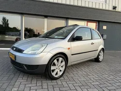 Grijs Gebruikt 2004 Ford Fiesta Ambiente Hatchback | € 699 (Goede deal)