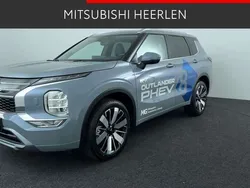 Moonstone grey m Gebruikt 2025 Mitsubishi Outlander P-HEV Instyle SUV | € 58.950