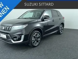 Zwart Gebruikt 2022 Suzuki Vitara Style SUV | € 23.950 (Eerlijke prijs)