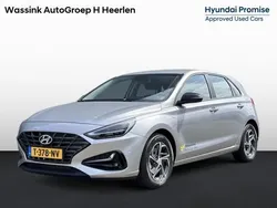 Sleek silver (grijs metallic) Gebruikt 2023 Hyundai i30 Comfort Hatchback | € 26.515