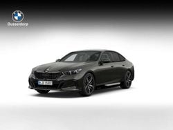 Grijs, metallic lak Nieuw 2025 BMW 530e M Sport Sedan | € 85.212 (Goede deal)