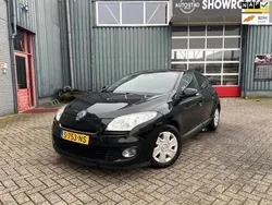 Zwart, metallic lak Gebruikt 2013 Renault Mégane III Expression Hatchback | € 5.499 (Super prijs)