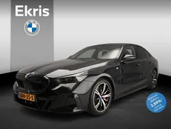 Zwart, metallic lak Gebruikt 2024 BMW i5 M Sport Sedan | € 56.900 (Eerlijke prijs)