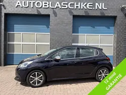 Blauw, metallic lak Gebruikt 2017 Peugeot 208 Allure Hatchback | € 9.900 (Eerlijke prijs)