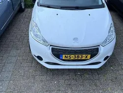 Wit Gebruikt 2014 Peugeot 208 Access Hatchback | € 3.500 (Goede deal)