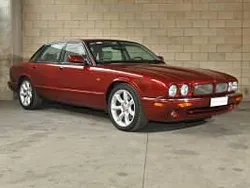 Roodcarnival red Gebruikt 1999 Jaguar XJR Sedan | € 16.000