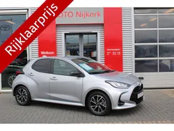 Grijs Gebruikt 2024 Toyota Yaris Hybrid Executive Hatchback | € 27.400 (Eerlijke prijs)