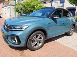Blauw, metallic lak Gebruikt 2023 VW T-Roc Business SUV | € 35.950 (Iets duurder)
