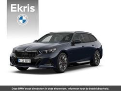 Blauw Nieuw 2025 BMW 550e M Sport Stationwagen | € 110.958 (Goede deal)