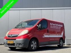 Rood Gebruikt 2011 Opel Vivaro Van | € 3.150 (Goede deal)
