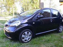 Zwart Gebruikt 2006 Toyota Aygo Hatchback | € 1.600 (Eerlijke prijs)