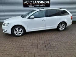 Wit Gebruikt 2014 Skoda Octavia Ambition Stationwagen | € 8.995 (Duur)