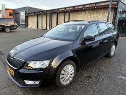 Zwart Gebruikt 2015 Skoda Octavia Ambition Stationwagen | € 9.950 (Eerlijke prijs)