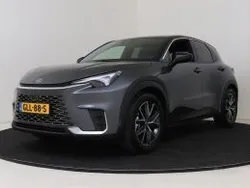 Grijs, metallic lak Gebruikt 2024 Lexus LBX SUV | € 37.450 (Super prijs)
