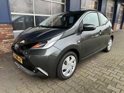 Grijs Gebruikt 2014 Toyota Aygo X-play Hatchback | € 6.950 (Eerlijke prijs)