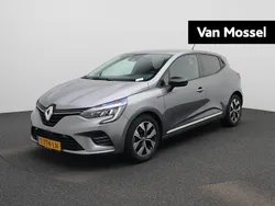 Grijs Gebruikt 2023 Renault Clio V Evolution Hatchback | € 18.435 (Eerlijke prijs)
