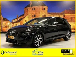 Zwart Gebruikt 2022 VW Golf VIII R-line Hatchback | € 30.950 (Goede deal)