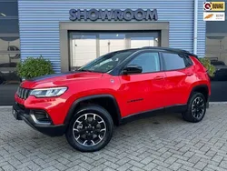 Rood, metallic lak Gebruikt 2023 Jeep Compass Trailhawk SUV | € 27.900 (Goede deal)