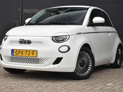 Wit Nieuw 2024 Fiat 500e Style Hatchback | € 23.900 (Goede deal)