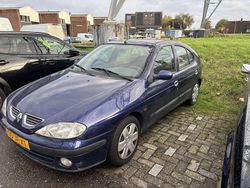 Blauw Gebruikt 2002 Renault Mégane II Hatchback | € 800 (Eerlijke prijs)