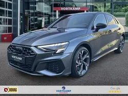 Grijs Gebruikt 2023 Audi A3 Ambiente Hatchback | € 37.500 (Eerlijke prijs)
