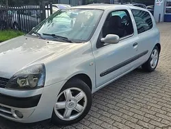 Grijs Gebruikt 2003 Renault Clio II Hatchback | € 1.950 (Eerlijke prijs)