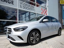 Zilver, metallic lak Gebruikt 2021 Mercedes B250e Business MPV | € 28.450 (Goede deal)