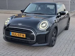 Zwart Gebruikt 2021 Mini ONE Essential Hatchback | € 15.900 (Goede deal)