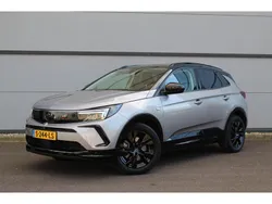 Grijs, metallic lak Gebruikt 2023 Opel Grandland X SUV | € 29.900 (Eerlijke prijs)