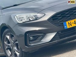 Grijs Gebruikt 2022 Ford Focus Business Edition Stationwagen | € 13.925 (Goede deal)